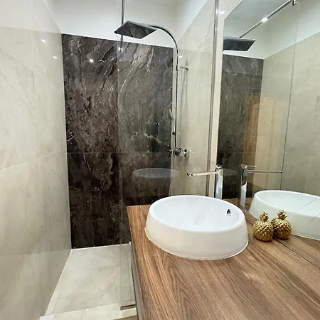 Apartment Shiny Gem In Basillica With Sauna