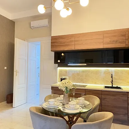 Shiny Gem In Basillica With Sauna Lägenhet *