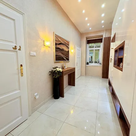 Apartment Shiny Gem In Basillica With Sauna Budapest