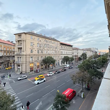 Apartment Shiny Gem In Basillica With Sauna *