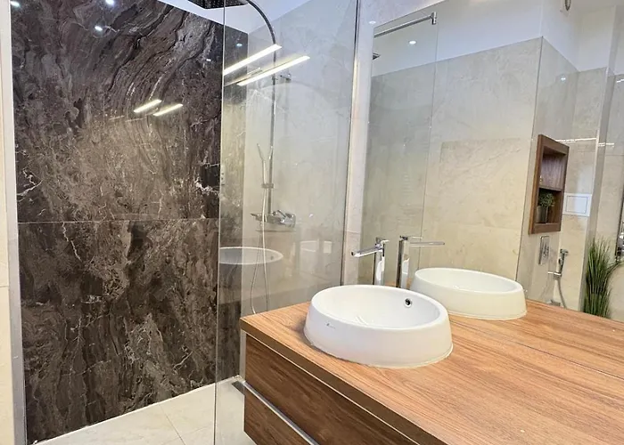 Shiny Gem In Basillica With Sauna Budapest